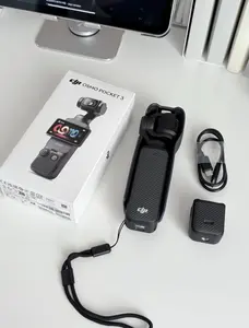 DJI Osmo Pocket 3 creator Combo Vlog camera