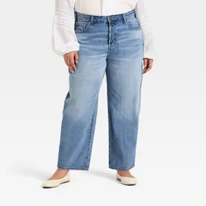 Women's Mid-Rise Boyfriend Jeans - Universal Thread Vintage Light Wash 30
