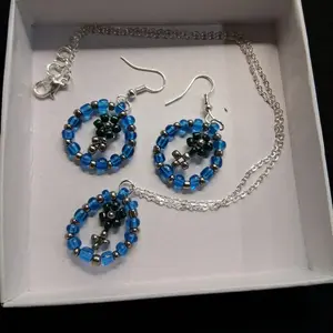 Beaded Flower Bracelet and Earrings Set with Blue and Silver Beads for Women's Fashion Accessories