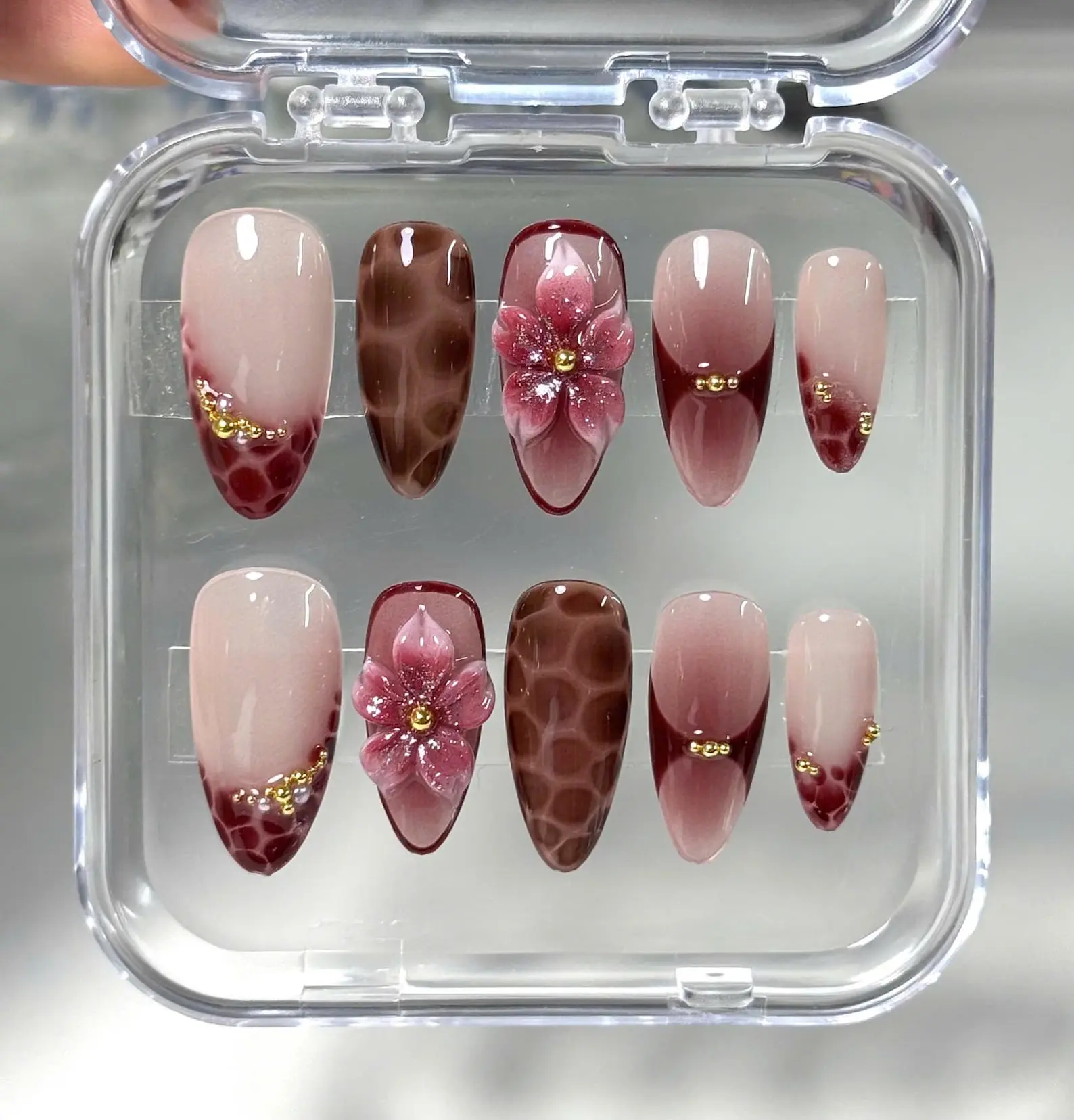 HelenNails – Burgundy Ombre Press On Nails With 3D Floral, Gold Bead And Crocodile Marble Effects, Handmade Elegant Nail Art For Fall Glam Nails – HL969