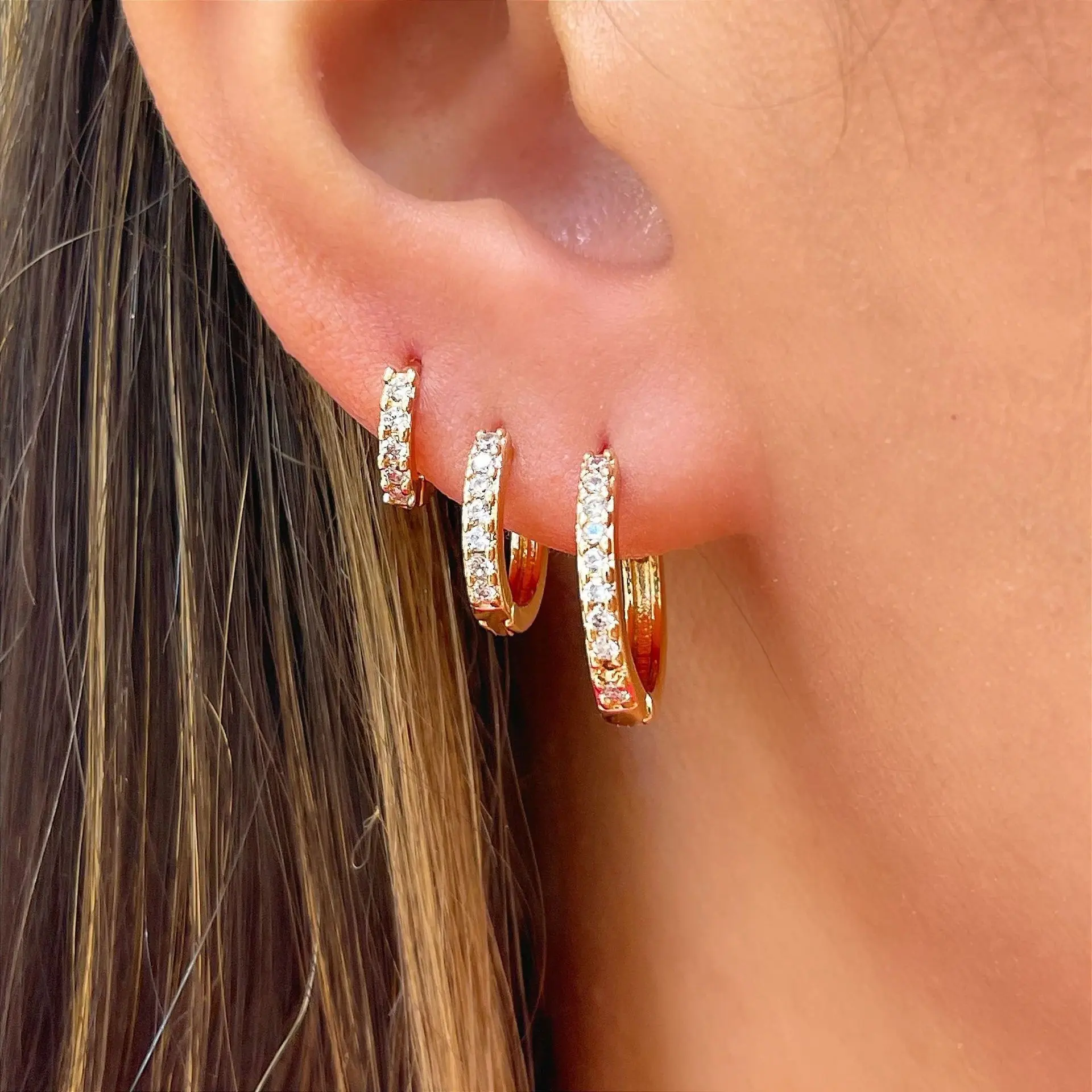 18K gold electroplated brass low sensitivity versatile minimalist circle single-sided zircon inlaid earrings with cool wind ear buckle, multiple ear holes, stacked earrings