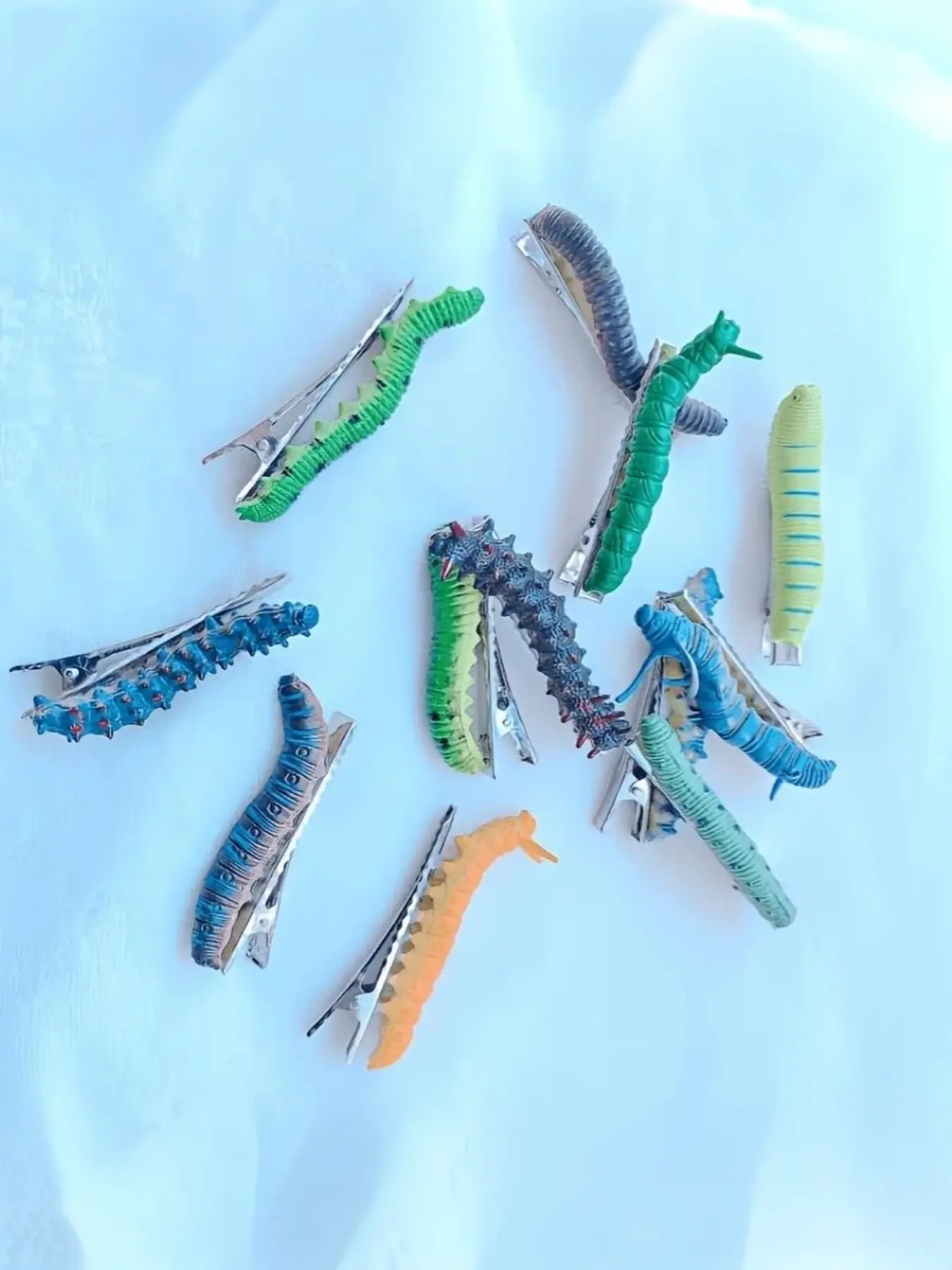 6-Piece Random Caterpillar Fun Hair Clips, Spring Clip, Horror Non-Conformist Creative Decorative Items, Realistic Animal Set, Perfect for Daily Outing, Fun Claw Clips, Fashion Hair Accessories