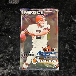 One Pack of 2000 Fleer Impact Football Cards