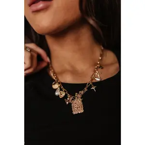 Flower Charm Necklace - Elegant Design with Floral Accents, Ideal for Any Occasion