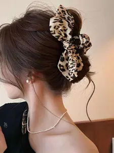 Leopard Print Casual Hair Claw Clip with Bow Design, Large Size Clip for Women, Perfect for Daily Wear and Beach Photos