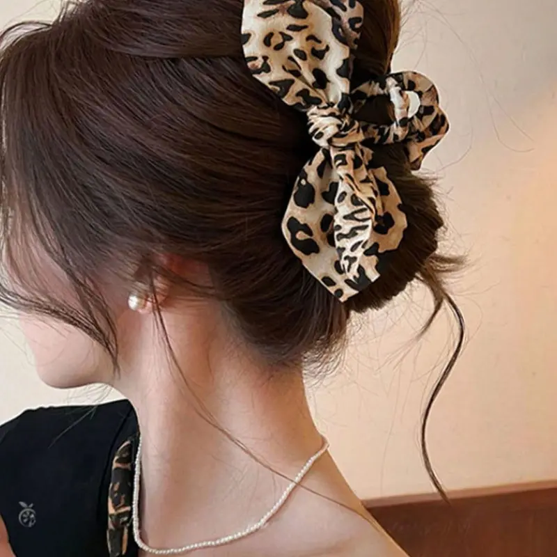 Leopard Print Casual Hair Claw Clip with Bow Design, Hair Bow Clips, Large Size Clip for Women, Perfect for Daily Wear and Beach Photos