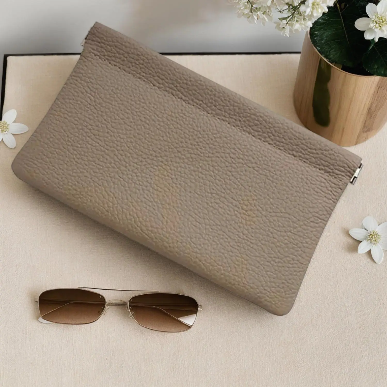Self-Closing First Layer Cowhide Long Wallet, Passport, Driver'S License, Certificate, Headset Data Cable, Cash Storage, Storage Bag Makeup Bag, It Offers a Variety of Color Options, Very Suitable As a Gift, Ideal Choice