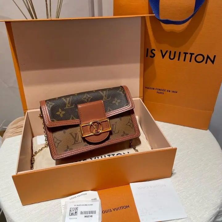 Pre-owned Louis Vuitton Dauphine Chain Wallet in Monogram and Monogram Reverse Canvas M68746 ZX075