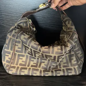 Pre-owned FENDI fabric Clutches & Wristlets Zucca Hobo Handbag