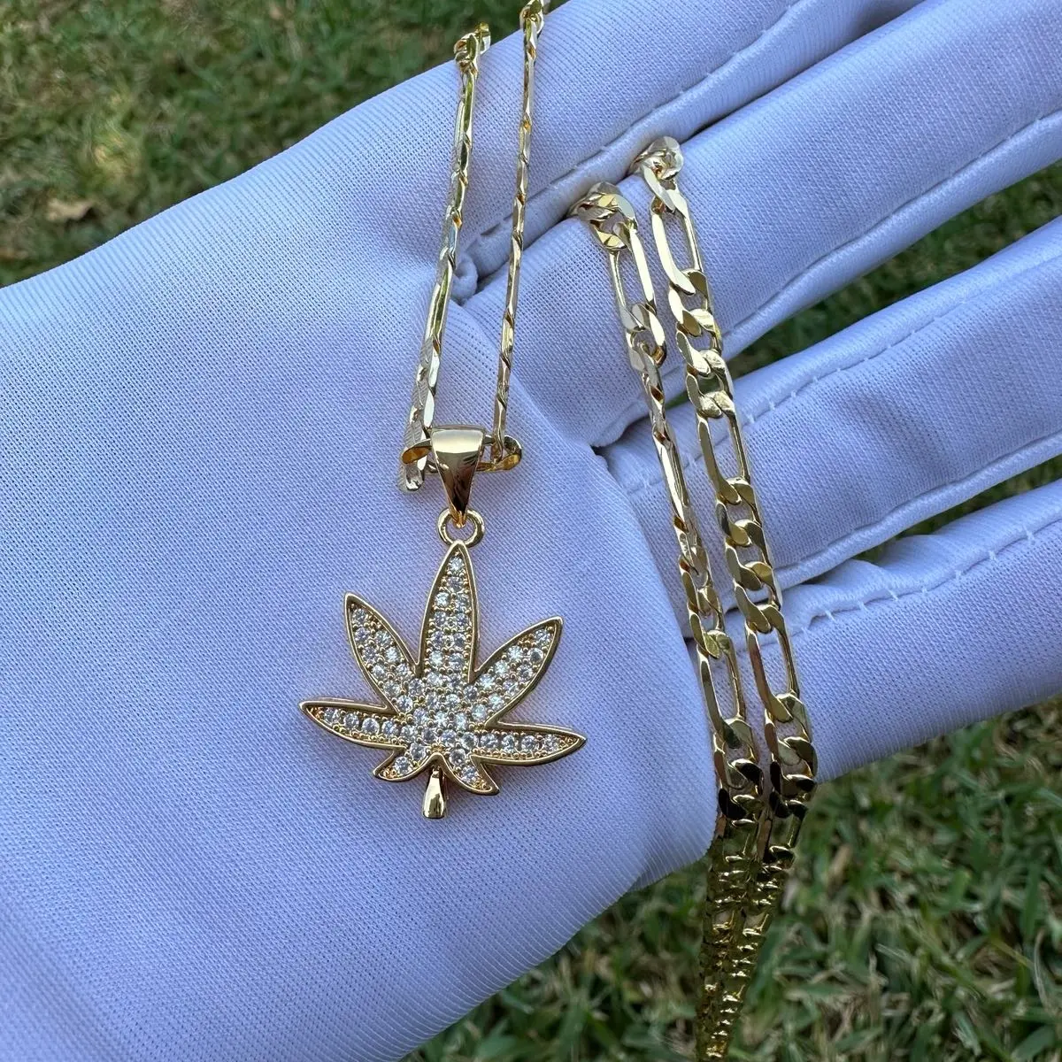 Elegant Leaf Necklace for him or her - Perfect for Any Occasion