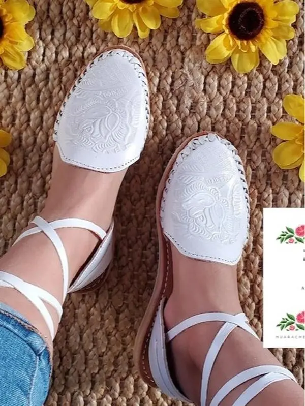 Huarache sandal Lace-up white rose tooled/ white huaraches for woman/ boho hippie sandals/ woman sandals/white huarache woman/mexican sandal