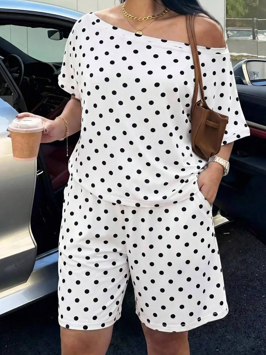 IVVVORY 2pcs/Set Plus Size Women Polka Dot Print Asymmetrical Shoulder Fashion T-Shirt And Casual Shorts