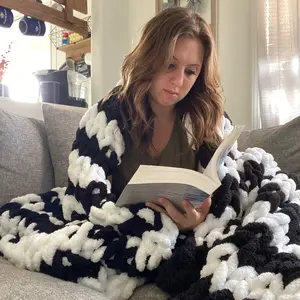 Cozy Striped Chunky Knit Blanket - Perfect for Snuggling on Chilly Nights