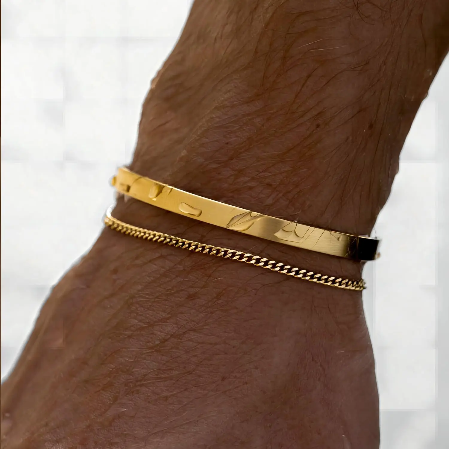 Golden C shaped bracelet+3mm magic chain