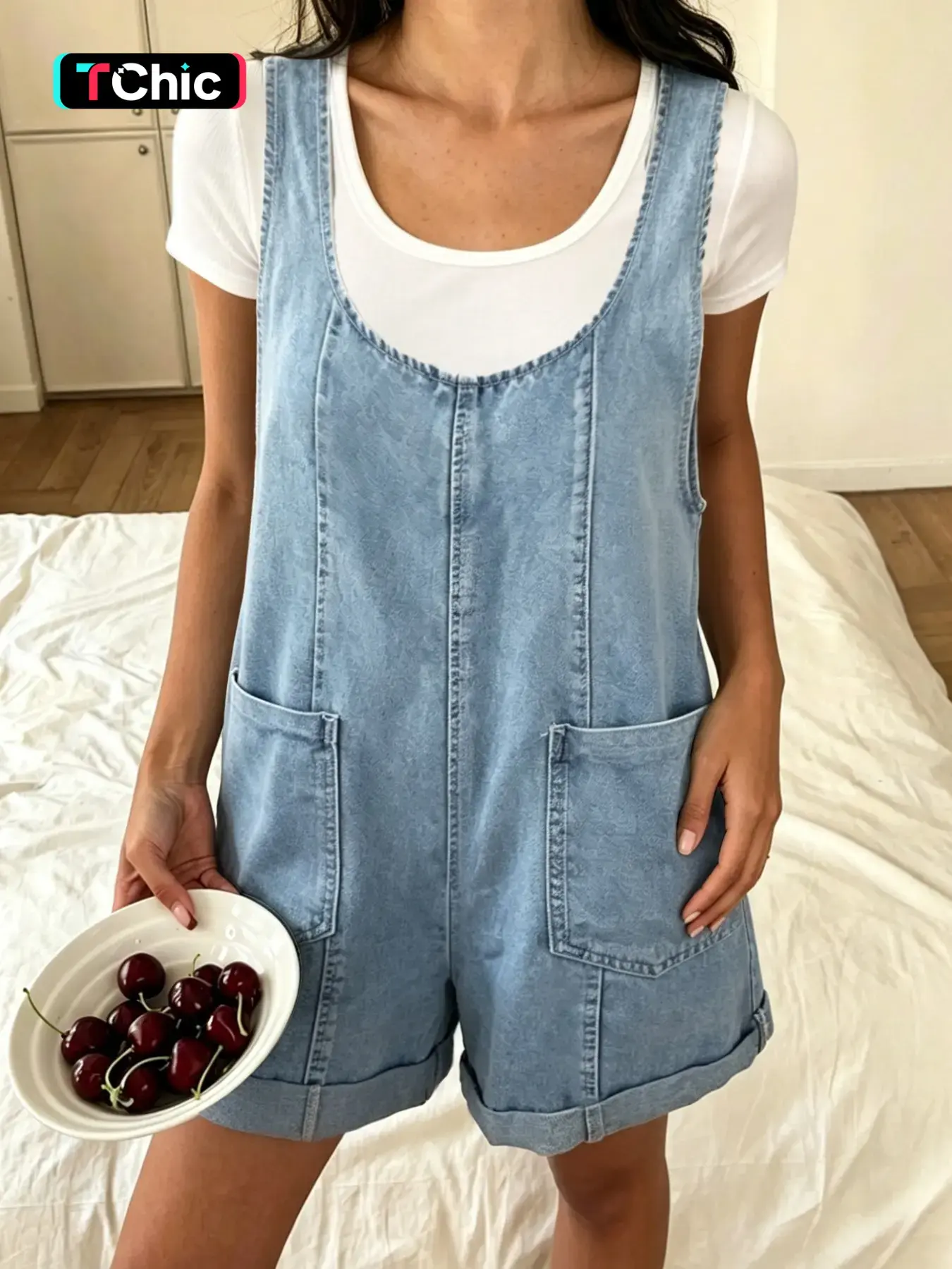 Women's Loose Fit Baggy Denim Light Wash Strap Overalls Shorts, Adjustable Casual Style Belted Shorts, Plain Pattern, All Seasons, Summer, No Elastic Material