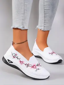Women's Fashionable Floral Embroidered Slip-on Shoes, Casual Comfortable Breathable Lightweight  Shoes, All-match Commuting Shoes for Work & Daily Wear