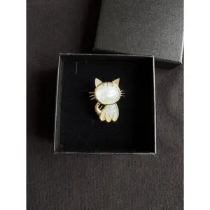 Freshwater mother of pearl cat brooch pin pendant handmade
