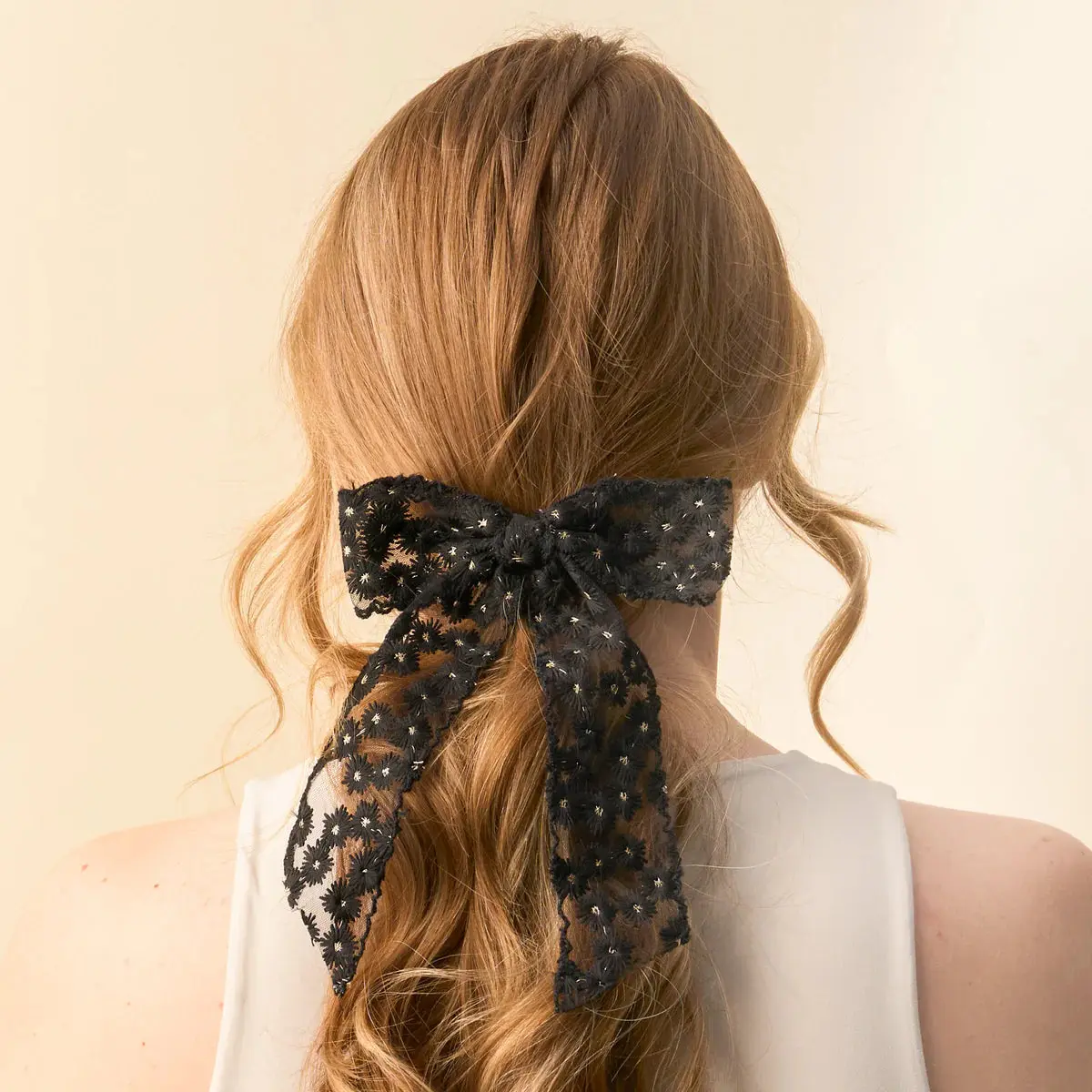 Ditzy Daisies Hair Bow