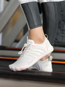 A pair of Women's outdoor wading canyoning shoes, Lightweight Swim Shoes, breathable and quick-drying mesh, non-slip and wear-resistant, suitable for beach, outdoor and water sports casual wear.