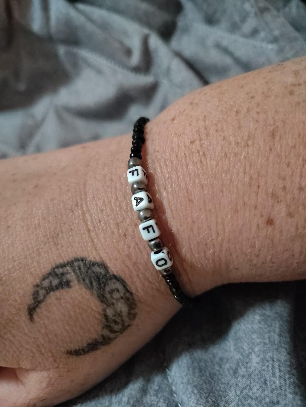 FAFO Unisex Glass Bead Skull Stretch Bracelet for Fashion Accessory