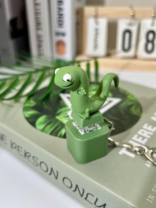 Lizard Button Clicker Keychain, Fashion Accessory, Costume Jewelry Keychain for Daily Carry