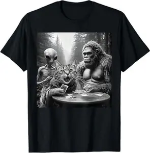 Sasquatch Bigfoot Alien Funny Surprised Scared Cat Selfie T-Shirt