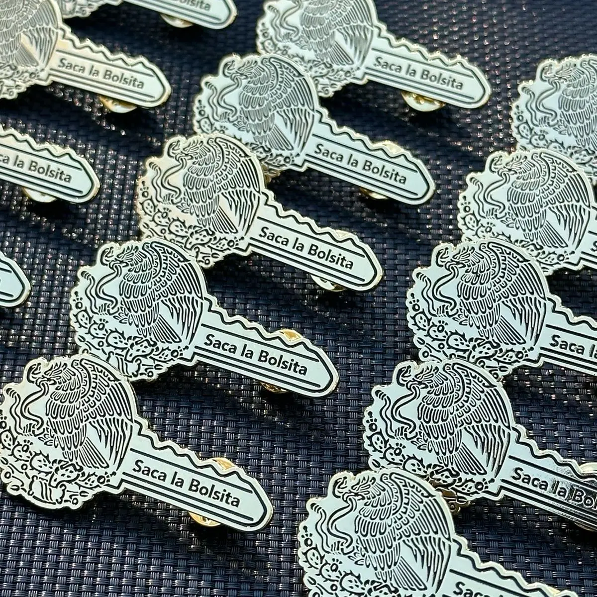 Saca La Bolsita Hat Pin/Keychain