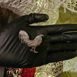 Golden Rooster Metal Pin for Hat - Elegant and Durable Design for Stylish Accessories