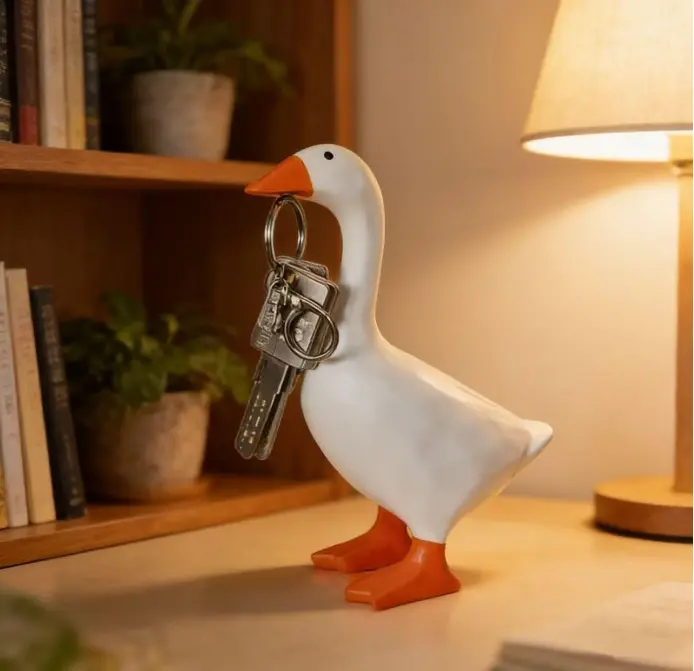 7-inch Lightweight Resin Desktop Goose Statue - 0.4 lbs, Magnetic Detachable Beak, Quirky Abstract Birds Decor, Cute Collectibles, Animal Shaped Home Office Desk Accessory, Valentine's Day Creative Gift for Fathers