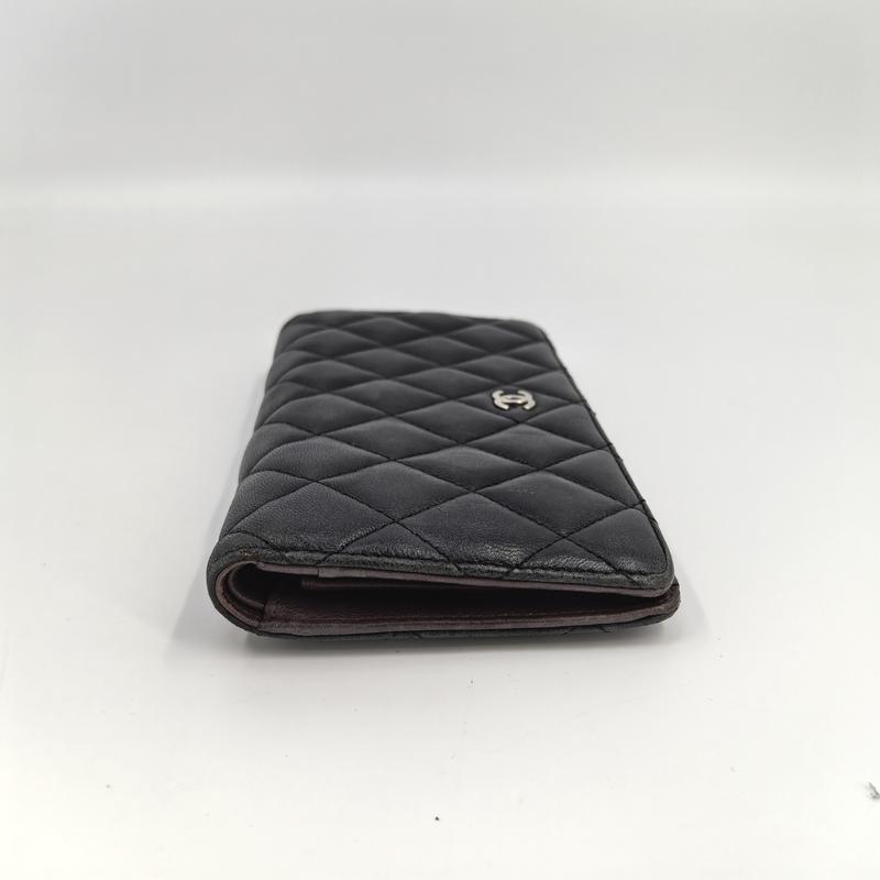Pre-owned CHANEL Leather Small Leather Goods Bifold Wallet Vintage Black Lambskin JY00119