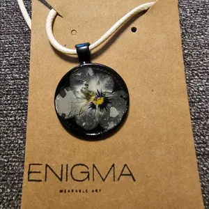 moody flower pendant necklace