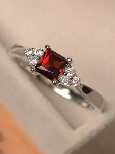 Chic Garnet Accent Diamond Ring, Gorgeous Stone Gemstone, Matching Birthstone Ring, Romantic Jewelry for 30+ Adults, Perfect for Valentine's Day & Weddings, Elegant Gift Idea