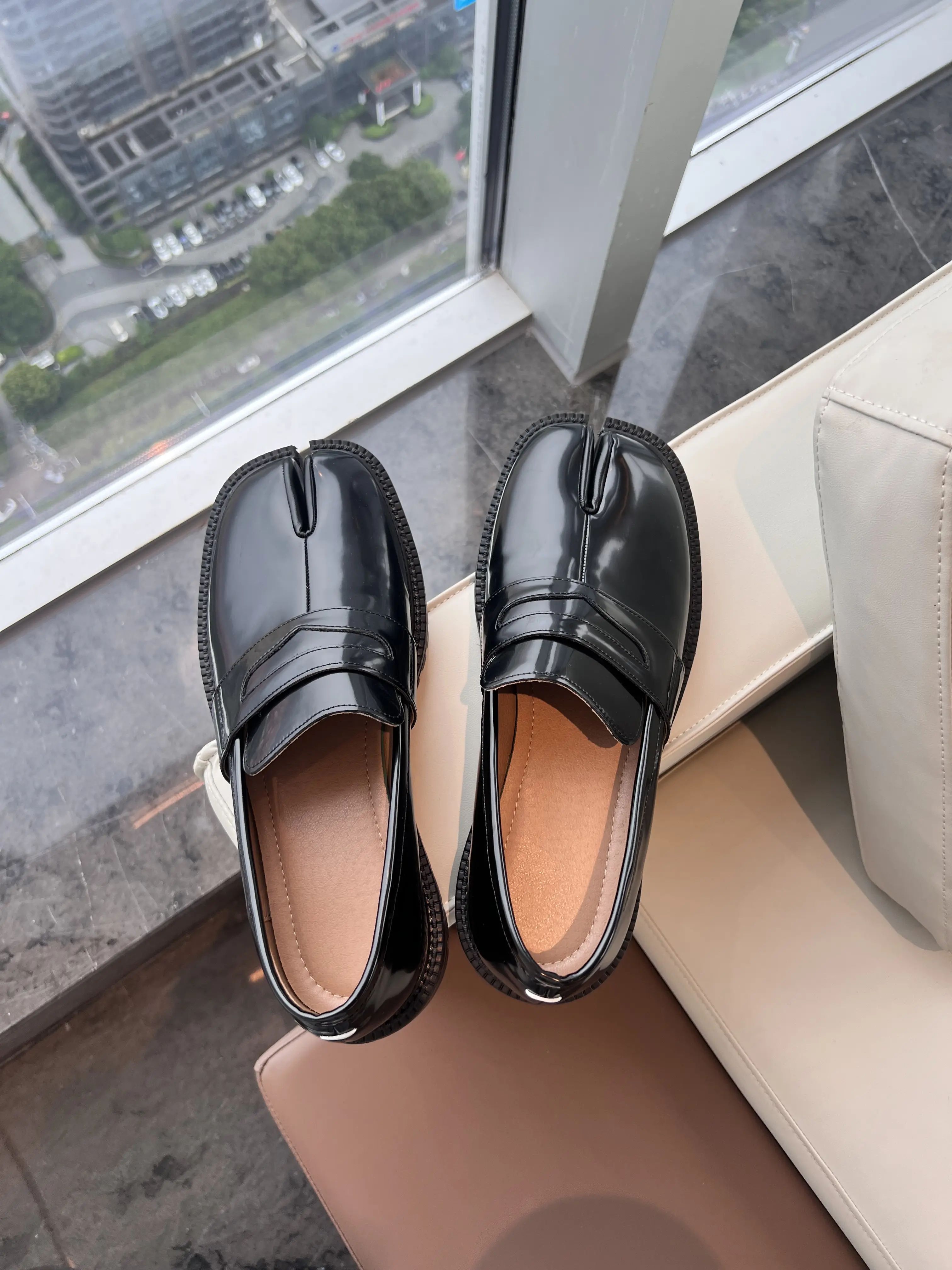 Men's Retro Glossy Leather Round Toe Loafers - Slip-On Casual Thick-Sole Non-Slip Comfortable Street-Style Shoes for Dates, Everyday Leisure, Outings
