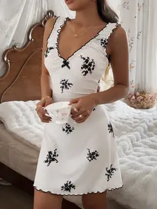 Spring/Summer women’s V-neck ruffle-hem dress with contrasting color floral print, nightdress