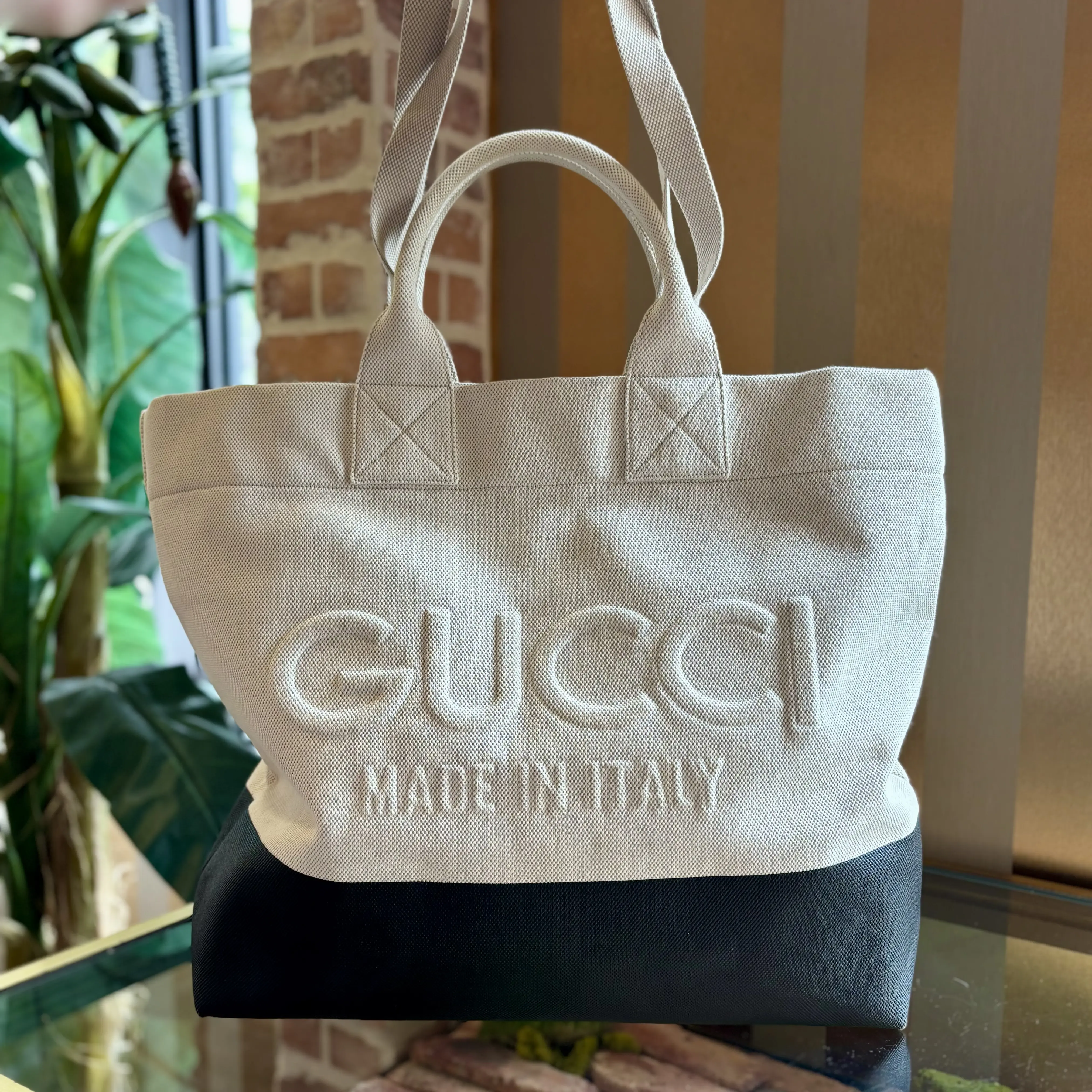 Pre-owned GUCCI Canvas Tote Bags Embossed Logo Tote