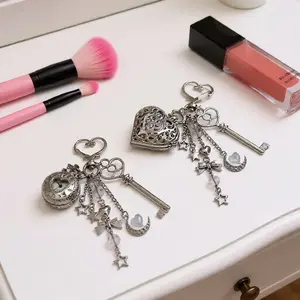 Retro Heart Shaped Pocket Watch Keyring - Unique Fashion Gift for Teens, Best Friends & Y2K Lovers