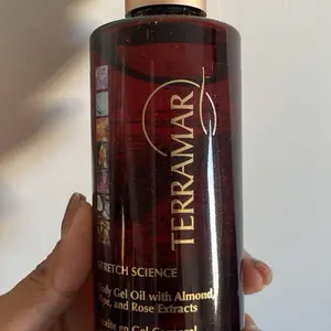 Stretch Science Body Oil Gel (245 ml) is a nourishing gel-oil formulated with natural extracts to help deeply moisturize dry skin  Lotion Moisturizer Moisture Cosmetic