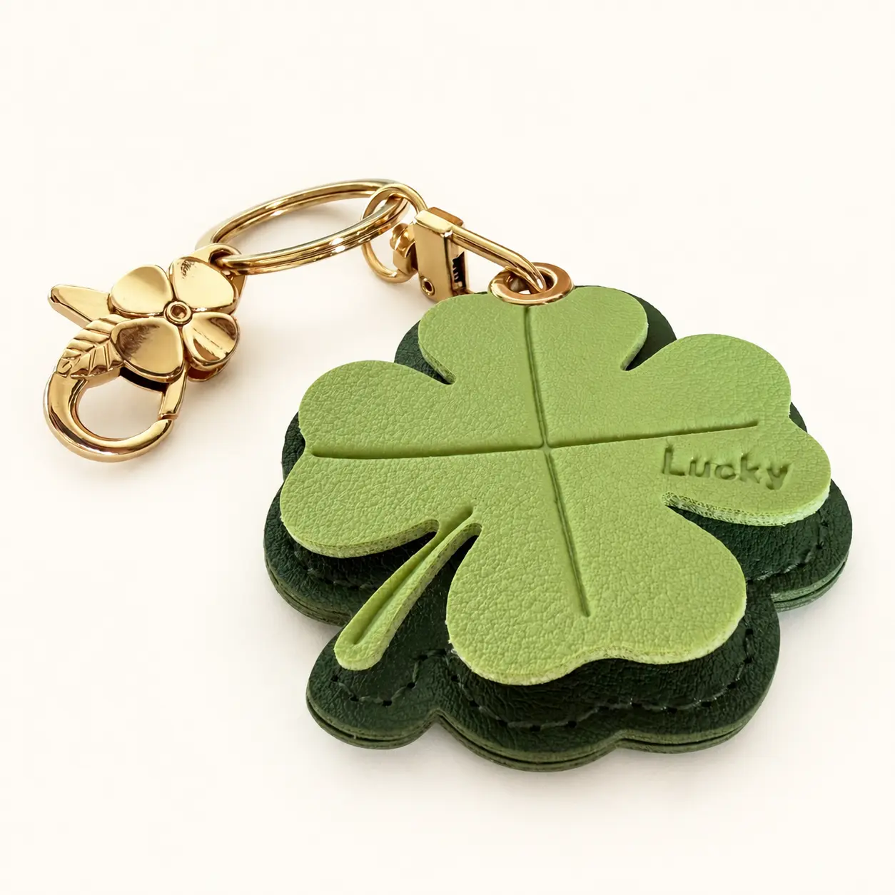 Auspicious AirTag Holder Keychain Accessory, Discreet Clover Bag Charm, 5.8 × 6 Cm Fully Enclosed Faux Leather Case with Secure Snap, Multifunctional for Keys Purses, Elegant Gift for Her, Multifunctional Keychain