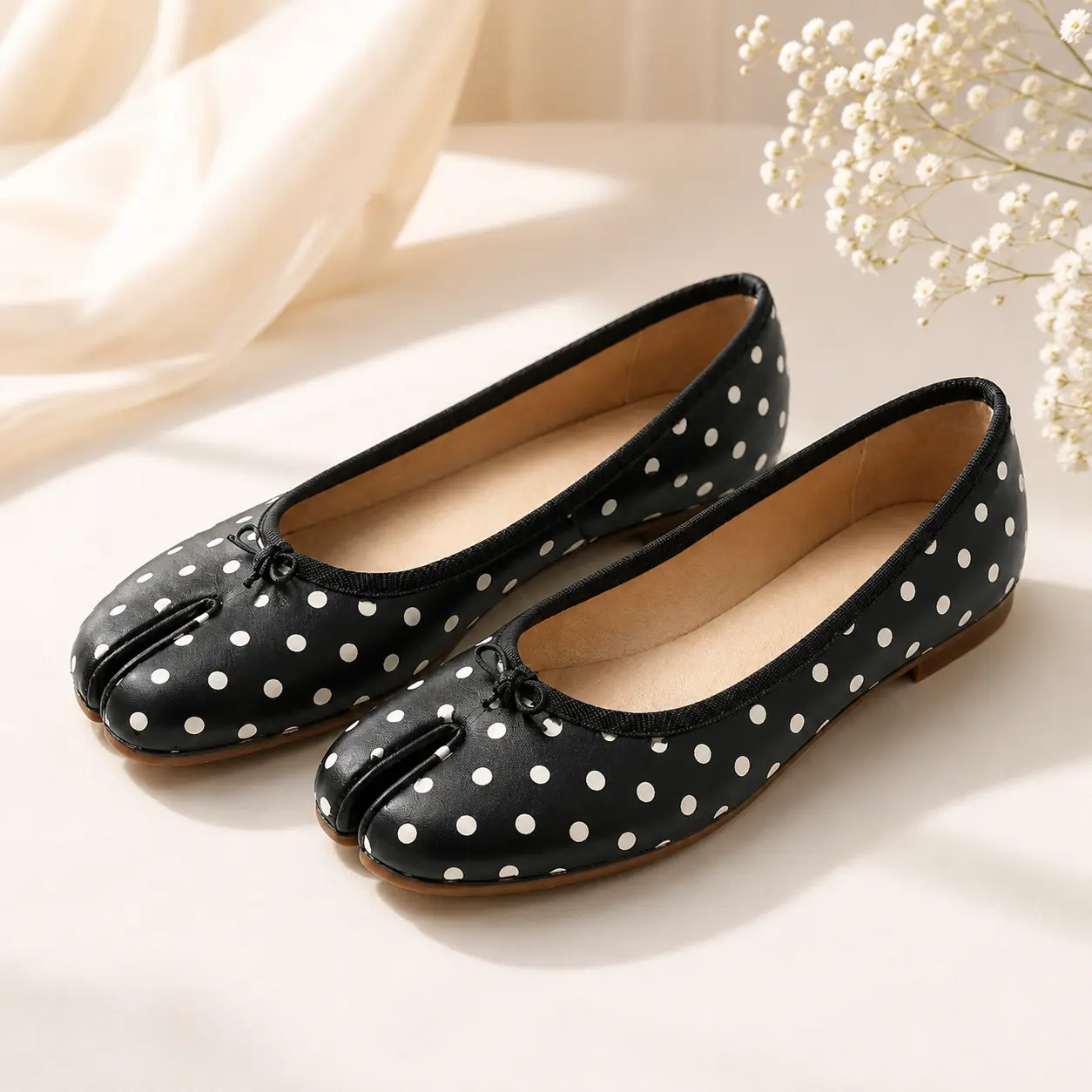 Women's Tabi Split-Toe Ballet Flats - Pig Skin Minimalist Slip-On Shoes for Daily Wear