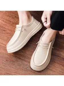 These men's chef shoes, Footwear Slipon, have a waterproof, oil-resistant upper to repel spills and stains, non-slip sole provides traction on wet, greasy kitchen floors, cushioned insole ensures all-day comfort for long shifts