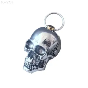 3D Realistic Skull Metal Keychain Gothic Horror Halloween Accessory Two Tone Cracked Skeleton Key Ring Sturdy Stainless Steel Car Backpack Pocket Holder Punk Streetwear Gift for Men
