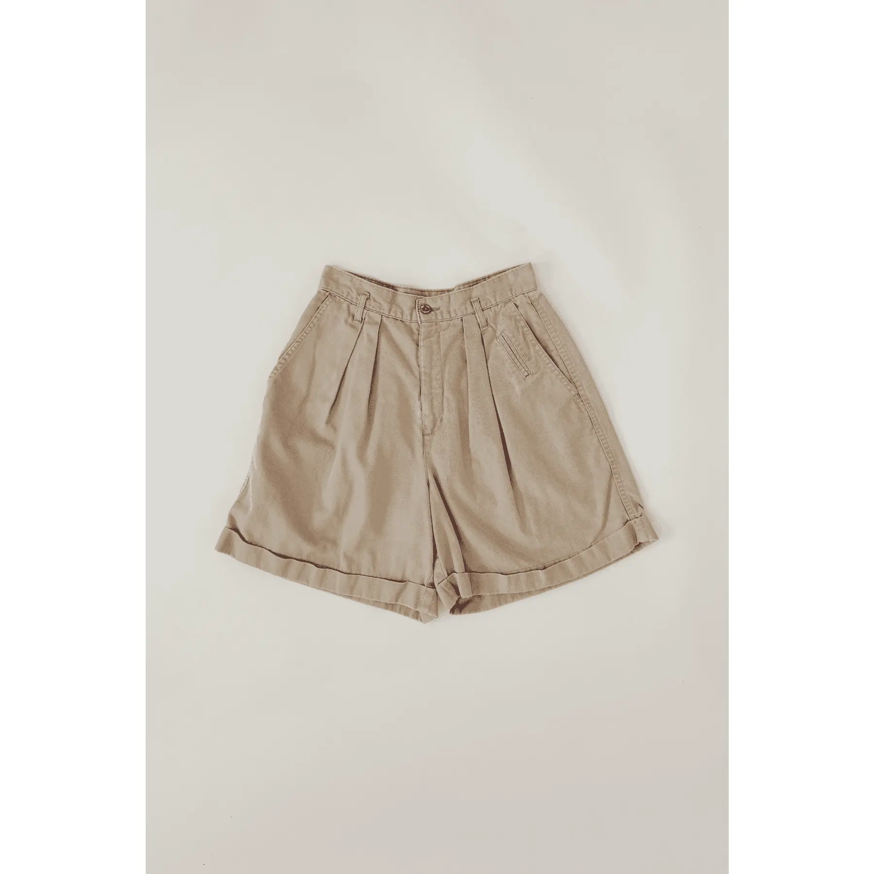 80s Vintage Levi’s Beige High Waist Shorts Size 8 Made in USA