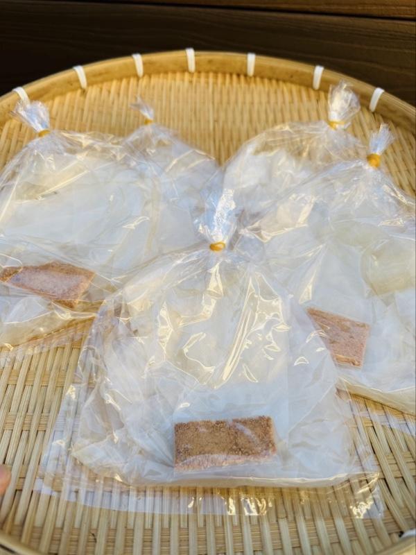 Xâu 5 bịch bánh tráng muối Tây Ninh– Rice Paper Snack with salt (5 Packs)