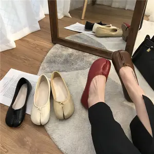Women Split Toe Ballet Flats, Soft Leather Tabi Shoes, Non-slip Flat Loafers, Casual Daily Wear Slip On Shoes for Work, Walking