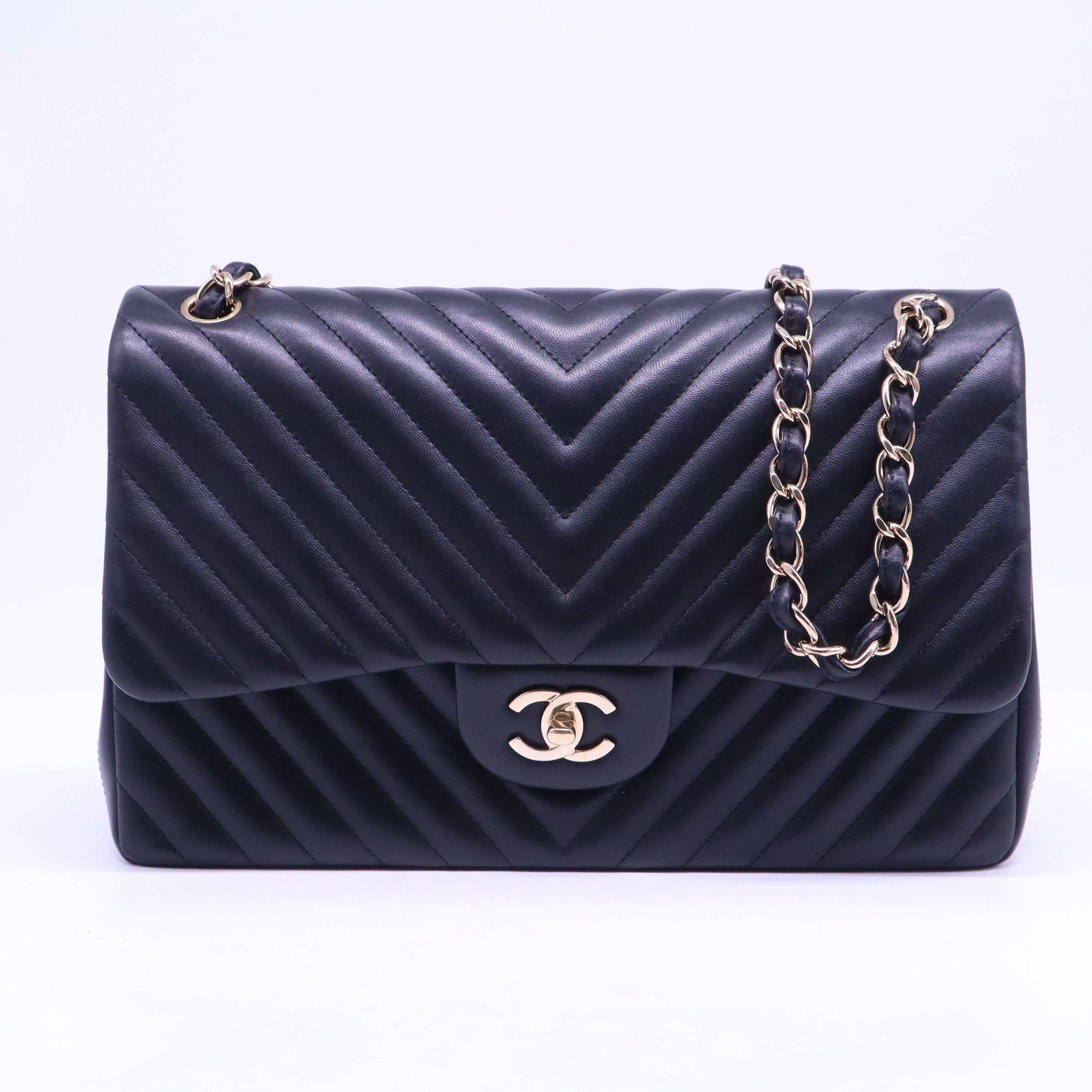 Pre-owned CHANEL Leather Shoulder Bags Classic Double Flap Bag Chevron Lambskin Jumbo B21363