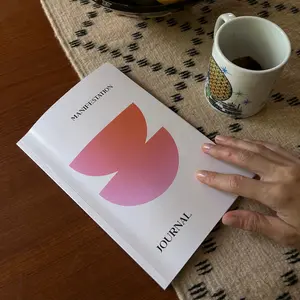 The Manifestation Map - Two-Minute Daily Manifestation Journal