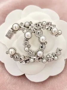 Classic Double CC Brooch with Faux Pearl & Crystal Inlay, Alloy Fashion Lapel Pin, Versatile Jewelry Gift for Women & Girls