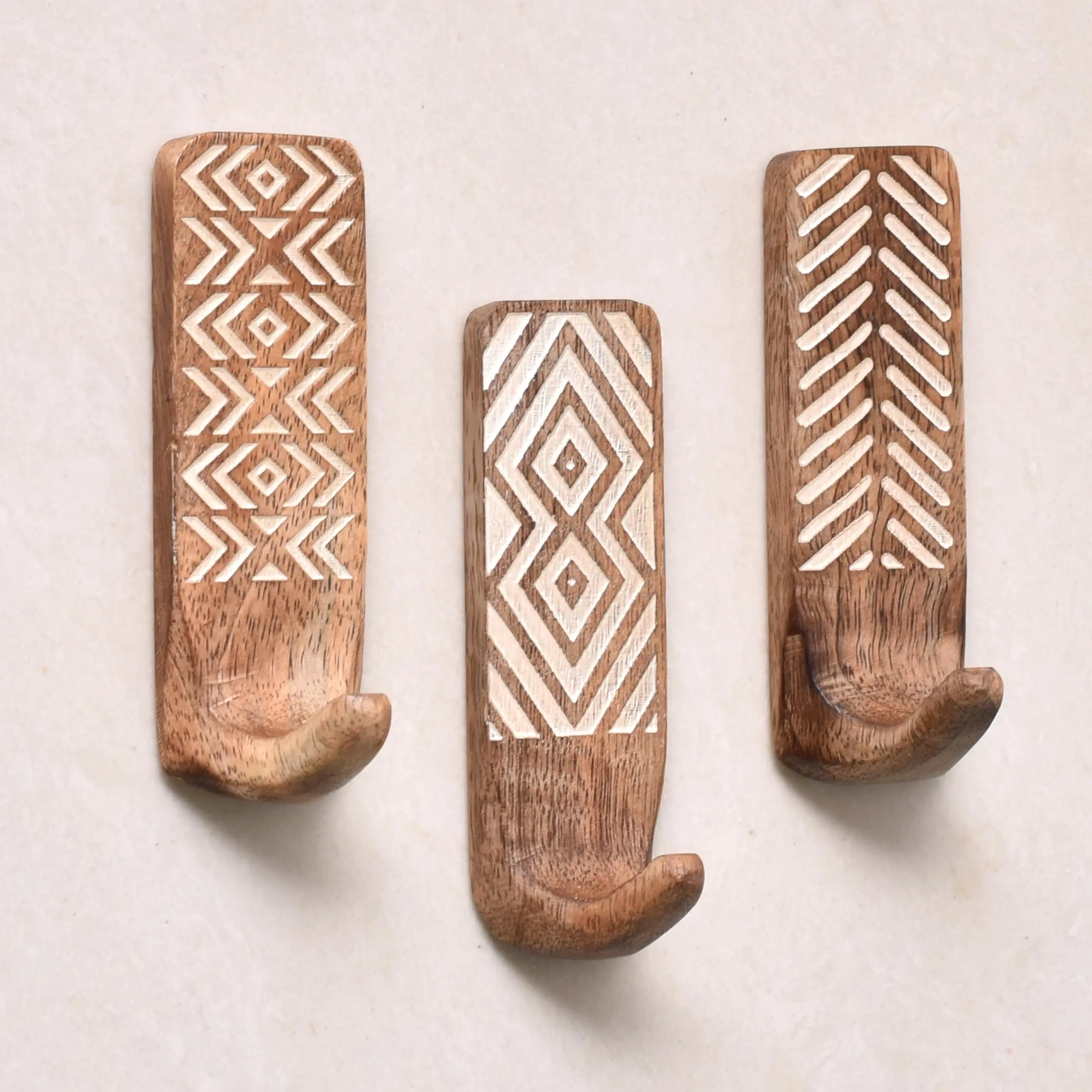 Boho Wooden Key Hanger Wall Mount Organiser (3 Pack) - Decorative No-Damage Adhesive Wood Hooks, 10cm Height, 3cm Width, 0-5kg Strong Hold, Brown & White Hanging Room Decor for Bathroom, Easy Installation