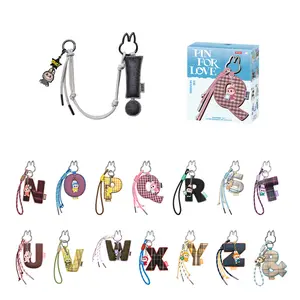 [Spanish] – THE MONSTERS Pin for Love Series – Colgante de Letras, Caja Sorpresa (N-Z)