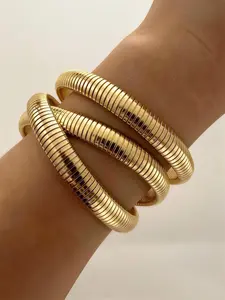 A retro, casual, minimalist style 18K gold-plated titanium steel elastic spiral snake bone bracelet for women to wear daily, can be stacked, and is a good gift for holidays.